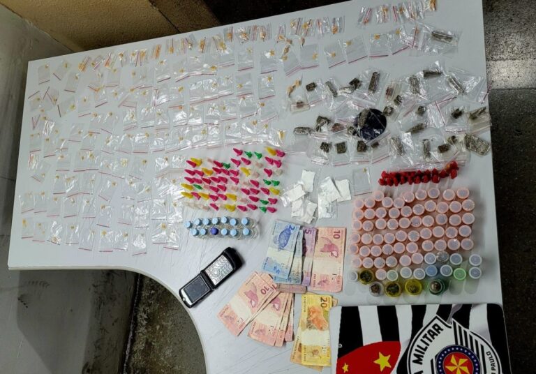 pm-prende-individuo-em-flagrante-e-apreende-bolsas-contendo-drogas